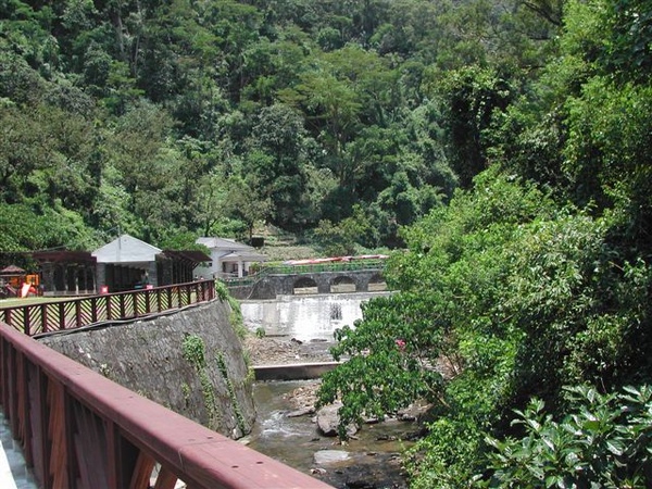 好不容易看見了傳說中的涼山瀑布呢！（第一次涼山之旅）