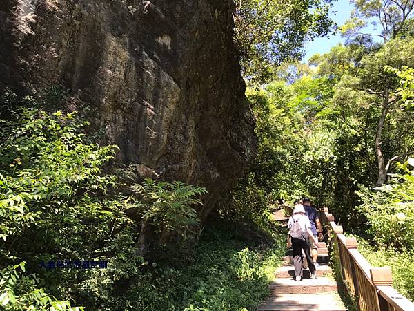 卡悠峰瀑布