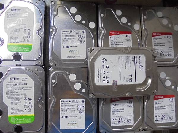 【SATA接座】三個品牌2TB/4TB硬碟九顆→3.5吋裸碟