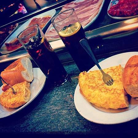 Vermút desayuno.jpg Vermút desayuno.jpg