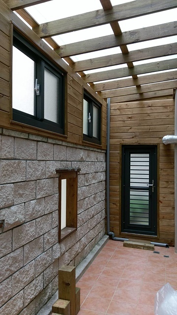 木結構採光罩 木牆 鋁門鋁窗