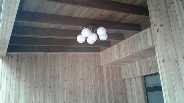 木屋露樑天花板