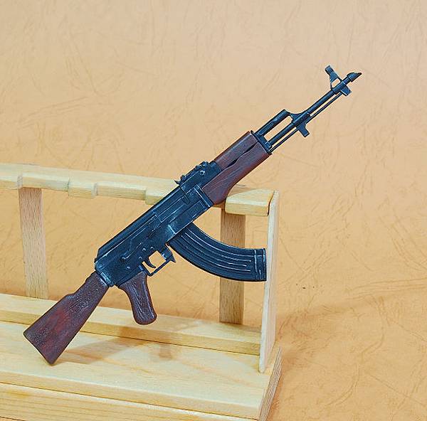 C03-AK47.JPG