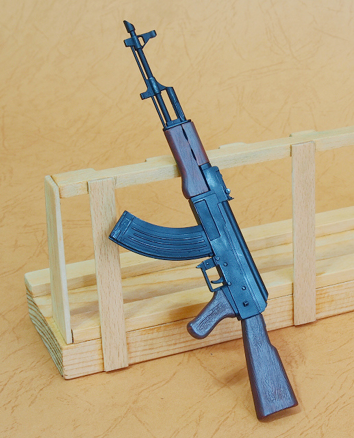 C04-AK47.JPG