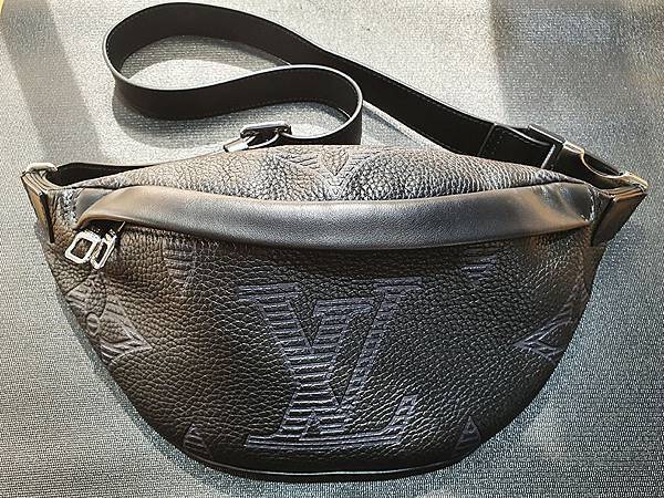 Louis Vuitton全新離櫃閒置品新款M46035 Discovery胸包/腰包「大全配」