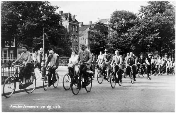 Cyclists in Amsterdam 1960.jpg