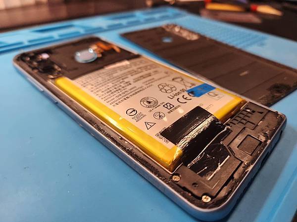 HTC Desire 20 Pro 電池更換 — 恢復最佳性 HTC Desire 20 Pro 電池更換 — 恢復最佳性