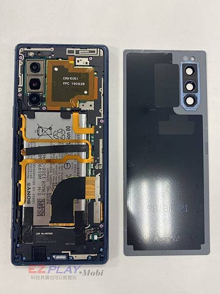 【新竹維修手機】自己把SONY X5的螢幕面板給按（壓）破了