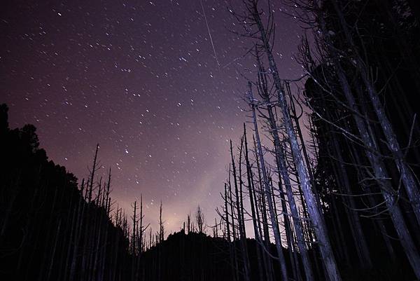 星空下的水漾