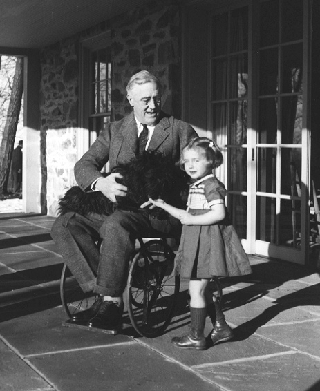 Roosevelt_in_a_wheelchair