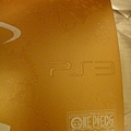 PS3,有凹進去，圖面的線條幾乎都是凹的
