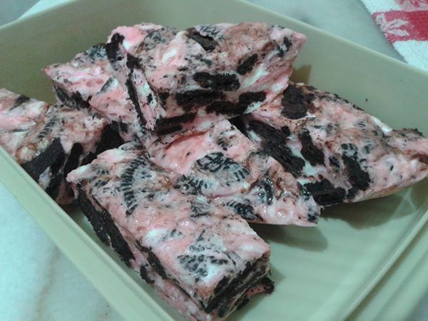 Chewy marshmallow oreo cake...粉紅版