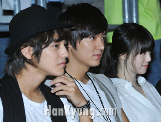 ss501concertboysoverflowers2.jpg