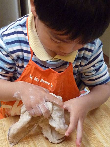 Joshua makes scones 246.JPG