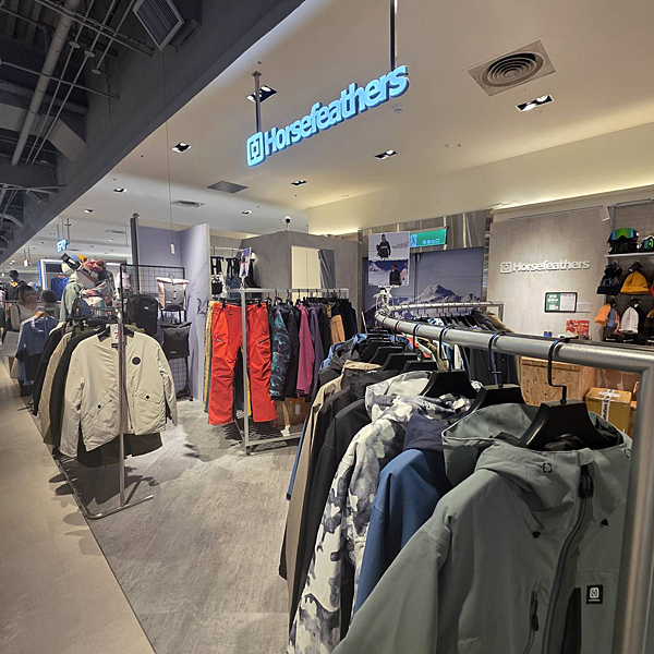 來自捷克的專業滑雪運動品牌Horsefeathers