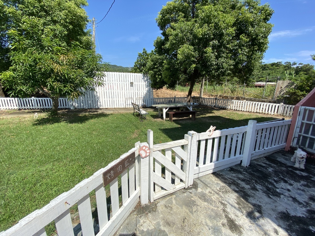 [心得] 墾丁 月光邊境/寵物友善民宿/有草皮