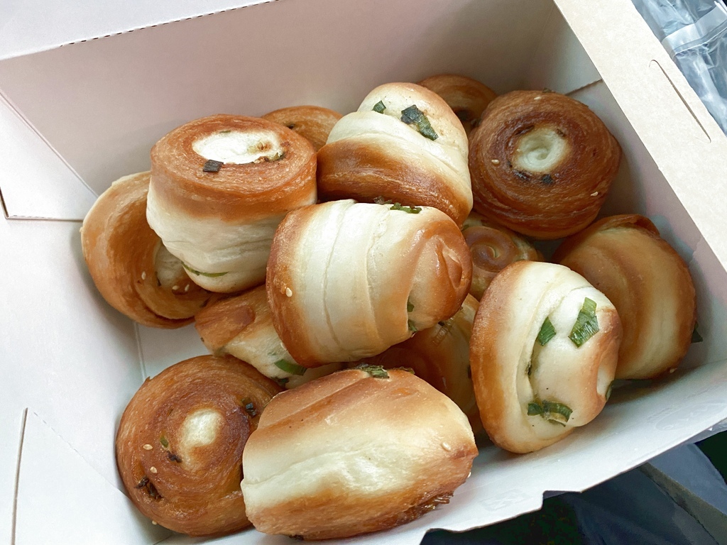 [食記] 新北新莊-二良脆皮烤饅頭 熱熱吃好好吃