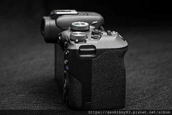 圖 EOS R入門機種 EOS R10開箱與R50簡單比較