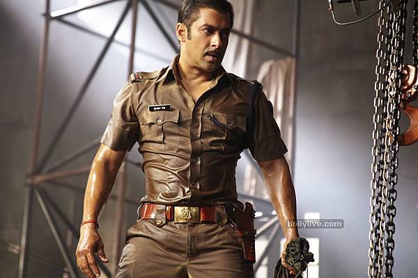 salman_dabangg_wetbody.jpg