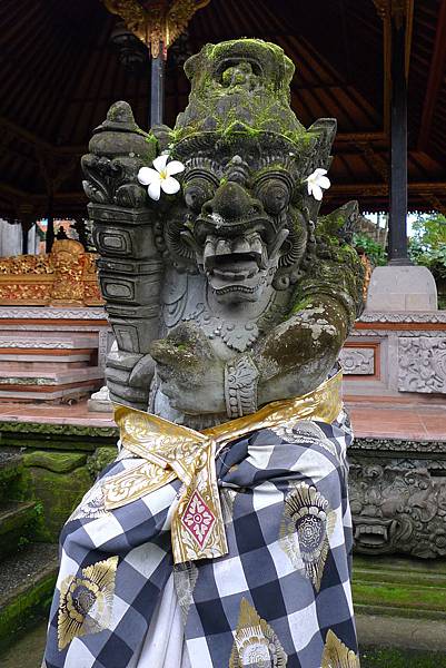 Ubud皇宮的石像