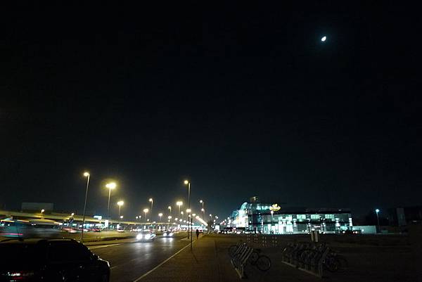 晚上的Abu Dhabi