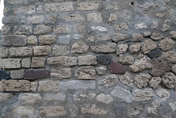 Pompei 磚牆燒過的痕跡