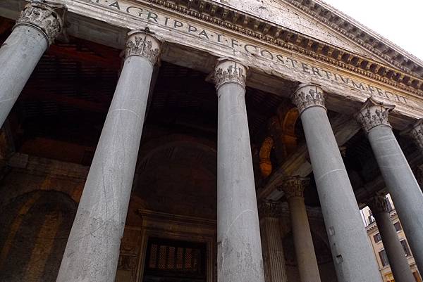 Pantheon柱子