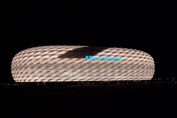 白色的Allianz Arena