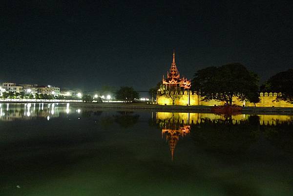 終於抵達Mandalay經典皇城夜景