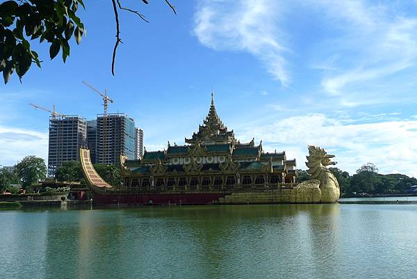 Kandawgyi Lake