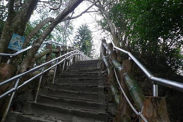 往第三登山口的叉路