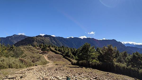 在鹿林麟趾看玉山群峰