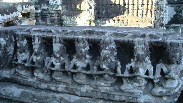 Angkor Thom-Bayon女兒牆
