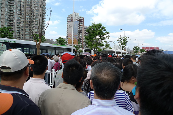 等園區公交也要半小時