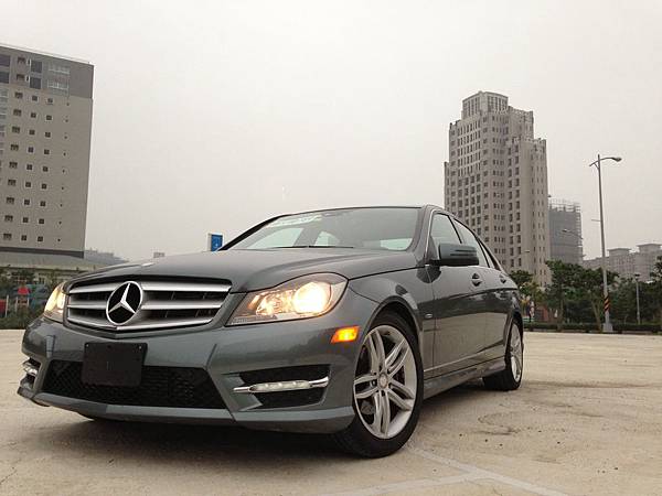 12年M-BENZ C250.JPG