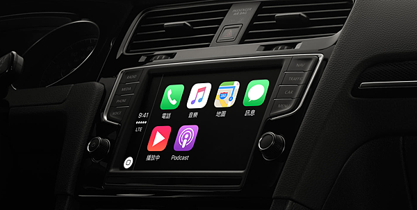 今天GE台北車庫要來跟大家知識分享那就是APPLE推出的carplay系統,改變各位朋友對車用電腦的看法!! Apple正式公開將與眾多知名汽車廠商進行合作,並推出汽車搭載CarPlay系統。讓大家對車用電腦整個改觀,變得更人性化了。 首先小編要介紹的就是Carplay的小小觀念 第一點 CarPlay 並不是把 iOS 安裝到汽車裡,成為一個汽車操作系統。它只是把 iPhone 中的功能映射到汽車中控台上而已喔!千萬要切記! 第二點 法拉利、賓士和 Volvo 等 CarPlay 合作夥伴,他們支持 CarPlay 功能的汽車,必然還有一套自己的車載訊息系統。畢竟不是每個人都用 iPhone 5。CarPlay 只是一個輔助功能,類似當年車內的 iPod 接口,可以用車載音響播放 iPod 音樂。 再來就是 一言、 一觸、 一旋, 一瞬掌控。 今天GE台北車庫要來跟大家知識分享那就是APPLE推出的carplay系統,改變各位朋友對車用電腦的看法!! Apple正式公開將與眾多知名汽車廠商進行合作,並推出汽車搭載CarPlay系統。讓大家對車用電腦整個改觀,變得更人性化了。 首先小編要介紹的就是Carplay的小小觀念 第一點 CarPlay 並不是把 iOS 安裝到汽車裡,成為一個汽車操作系統。它只是把 iPhone 中的功能映射到汽車中控台上而已喔!千萬要切記! 第二點 法拉利、賓士和 Volvo 等 CarPlay 合作夥伴,他們支持 CarPlay 功能的汽車,必然還有一套自己的車載訊息系統。畢竟不是每個人都用 iPhone 5。CarPlay 只是一個輔助功能,類似當年車內的 iPod 接口,可以用車載音響播放 iPod 音樂。 再來就是 一言、 一觸、 一旋, 一瞬掌控。