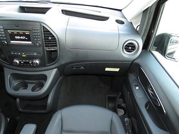 全新benz 商用車Metris美國自辦進口