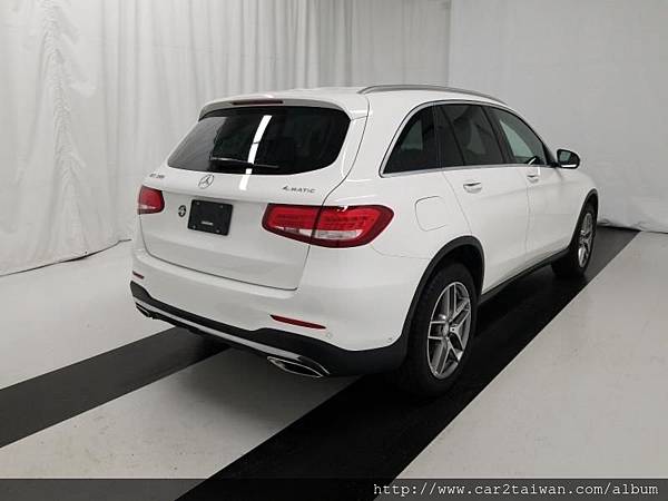 2016 GLC300 4Matic 外白內黑 (6).jpg