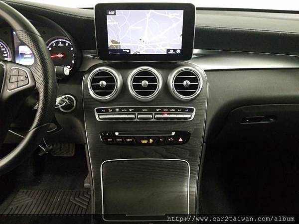 2016 GLC300 4Matic 外白內黑 (5).jpg