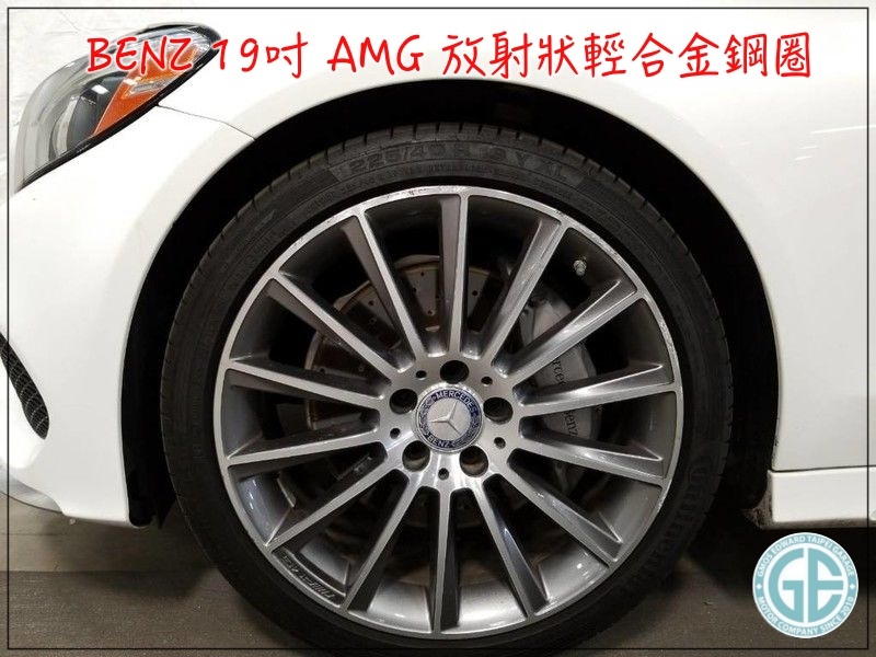 美國外匯車benz c300 coupe有哪些配備可以選擇呢？  也想知道外匯車BENZ w205 C300規格配備介紹與案例分享請點此連結看看吧！  像是上圖黃大哥的賓士 c300 coupe是運動包（Sports Package）AMG版本.jpg