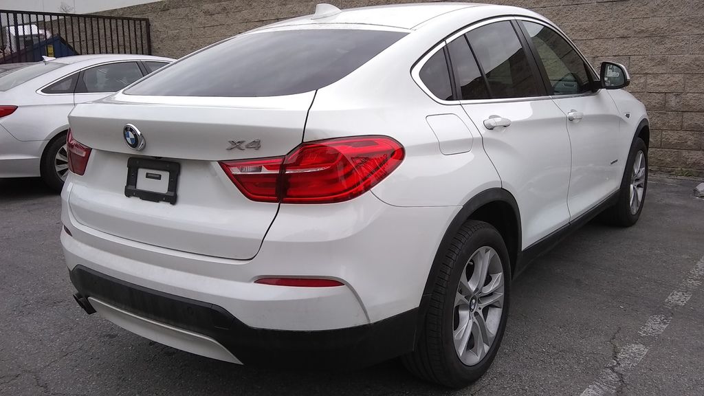 圖中這台白色BMW X4是住在美國洛杉磯Los Angels張先生委託GE台北車庫代辦運車回台灣服務，這台BMW X4在美國跟隨張先生南征北討，曾經到過許多美國城市，例如舊金山San Francisco、聖地牙哥San Diego、賭城拉斯維加斯Las Vegas、北部華盛頓州西雅圖Seattle、芝加哥Chicago、德州休士頓Houston及達拉斯Dallas、東岸紐約New York及波士頓Boston，這台BMW X4雖然里程數有7萬英里了，但是車況非常好，準備運車回台灣繼續使用，預計一個月汽車海運時間就會到台灣，再經過2星期ARTC驗車時間就可以到監理所領牌，已經計劃好了要先去台灣環島一周，預計停留台北、桃園、新竹、台中、台南、高雄等地，這裡強烈推薦GE台北車庫進口車代辦服務公司，網路評價非常優良值得推薦給大家