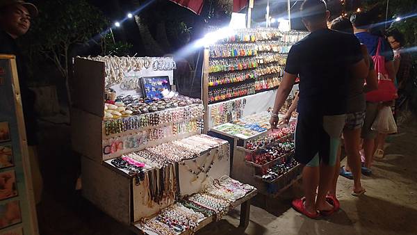 [長灘島旅遊]長灘島自由行 day3♥Boracay♥Dmall商圈 長灘島美食TRIBAL BAR