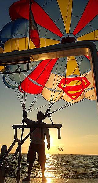 [長灘島旅遊]長灘島自由行 day 4♥Boracay♥parasailing拖曳傘飛上天 夕陽篇