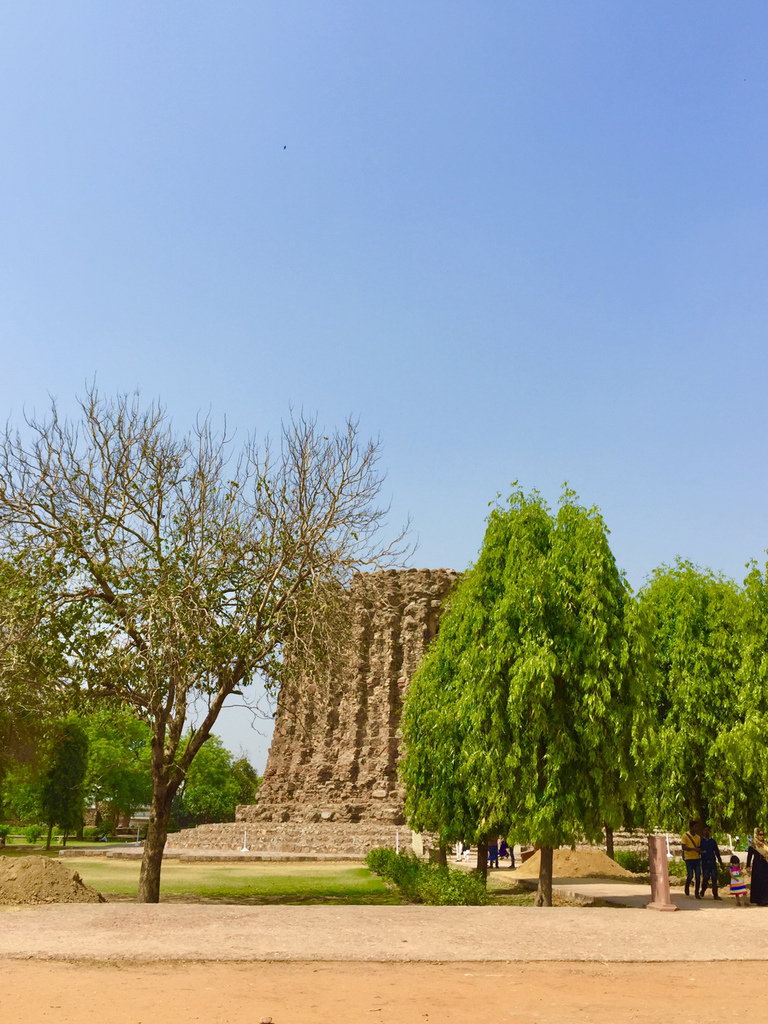 [印度旅遊] 印度古文明金三角-印度最高宣禮塔 古達明納塔Qutb Minar