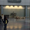 機場的石雕動物