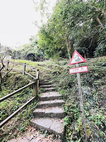 【崁頭山】 【崁頭山】