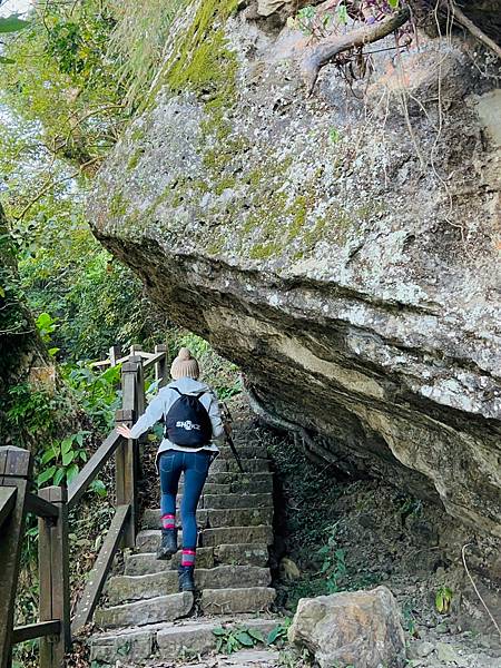 【崁頭山】 【崁頭山】
