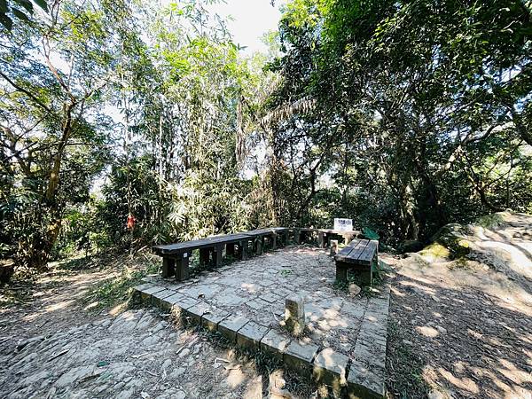 【崁頭山】 【崁頭山】