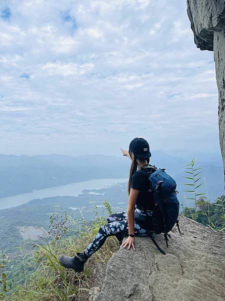 【三腳南山】有點意思｜地乾也滑地濕更滑的小百岳｜峰頂海拔11