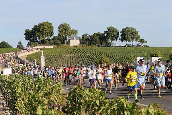 les-coureurs-ont-traverse-les-vignobles-de-pauillac-et-saint-julien-pour-revenir-par-le-haut-medoc-et-saint-estephe.jpg